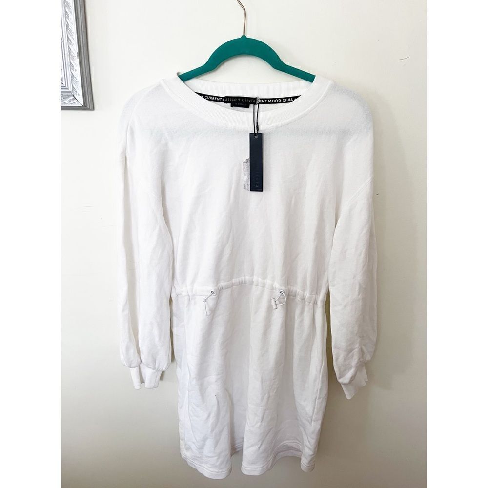 Alice + Olivia
Heeda Dropped-Shoulder Toggle Dress - Picture 4 of 7